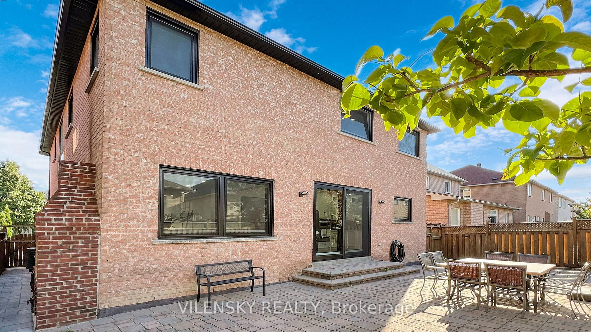 Photo 36 of 198 Dufferin Hill Drive, Vaughan, Patterson — HOMEH