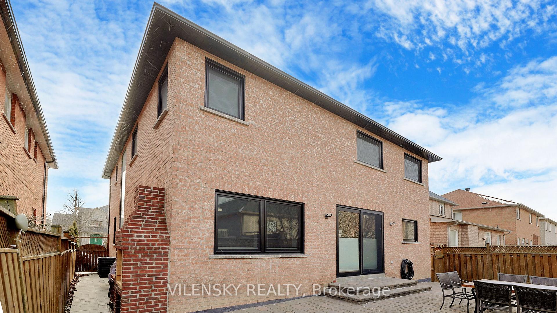 Photo 38 of 198 Dufferin Hill Drive, Vaughan, Patterson — HOMEH