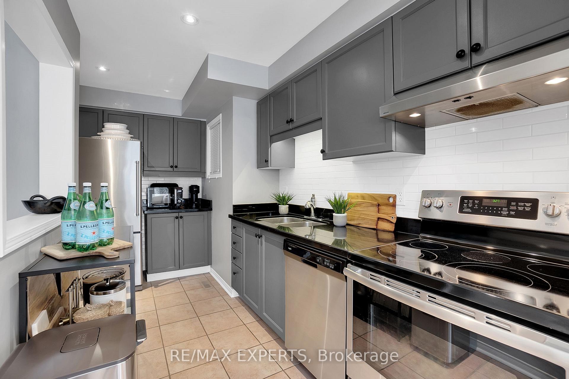 Photo 10 of 72 Giancola Crescent, Vaughan, Maple — HOMEH