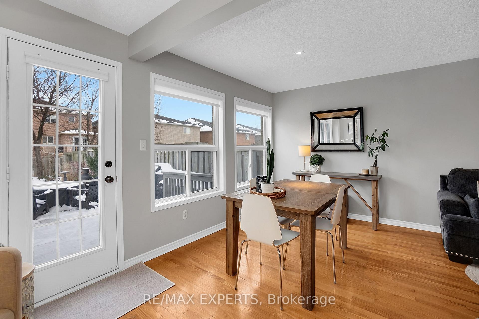 Photo 11 of 72 Giancola Crescent, Vaughan, Maple — HOMEH