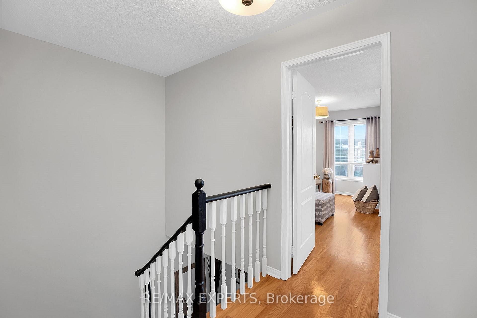 Photo 13 of 72 Giancola Crescent, Vaughan, Maple — HOMEH