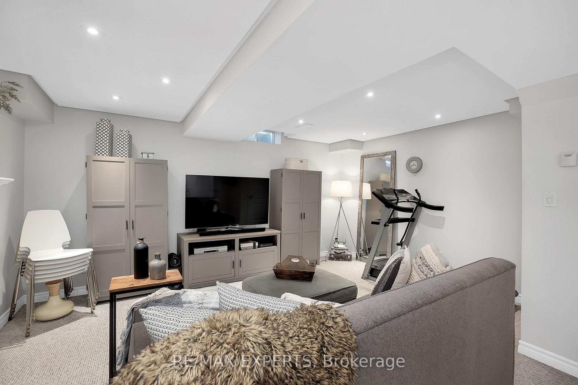 Photo 45 of 72 Giancola Crescent, Vaughan, Maple — HOMEH