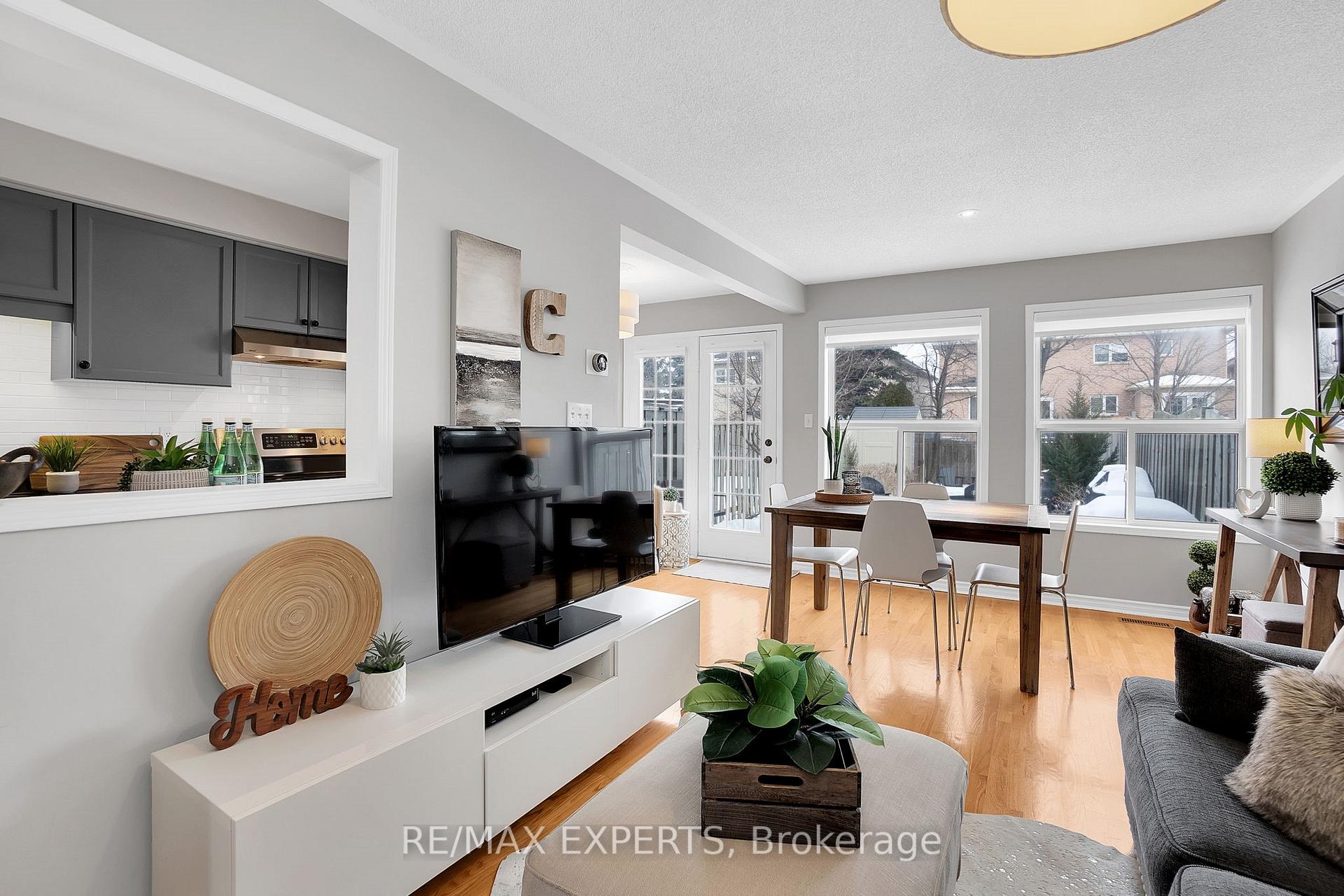 Photo 22 of 72 Giancola Crescent, Vaughan, Maple — HOMEH