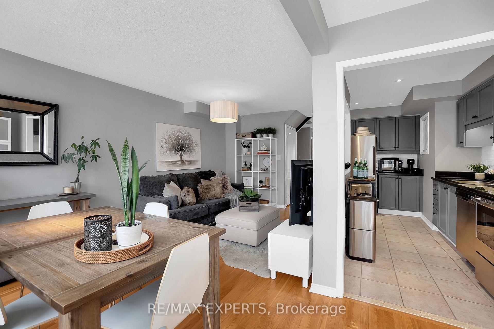 Photo 23 of 72 Giancola Crescent, Vaughan, Maple — HOMEH
