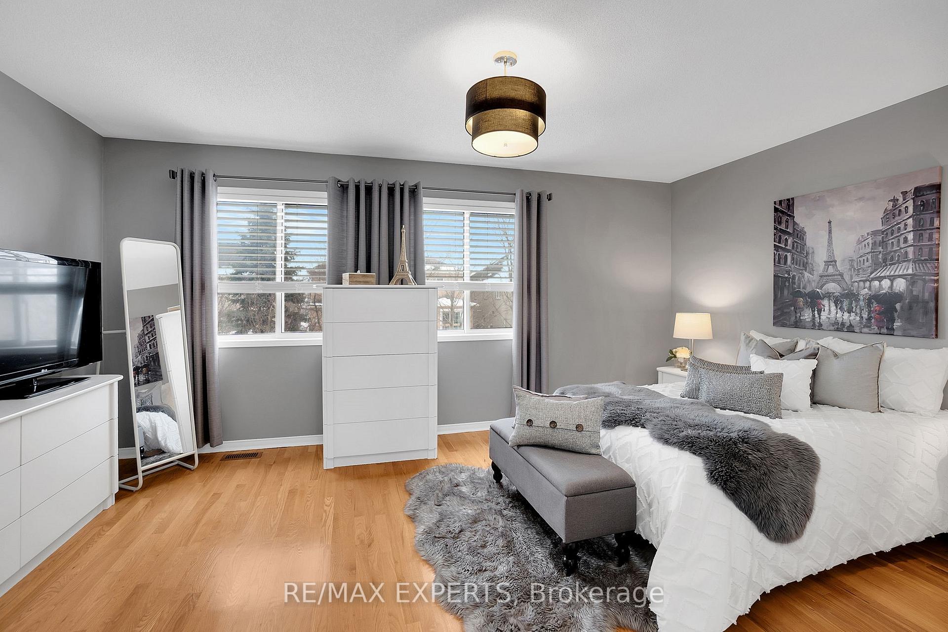 Photo 33 of 72 Giancola Crescent, Vaughan, Maple — HOMEH