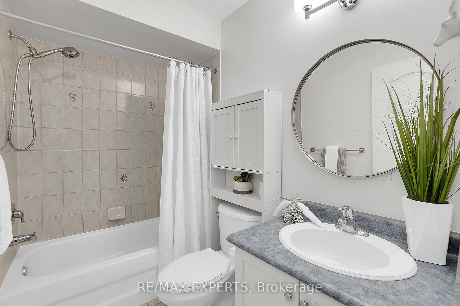 Photo 35 of 72 Giancola Crescent, Vaughan, Maple — HOMEH
