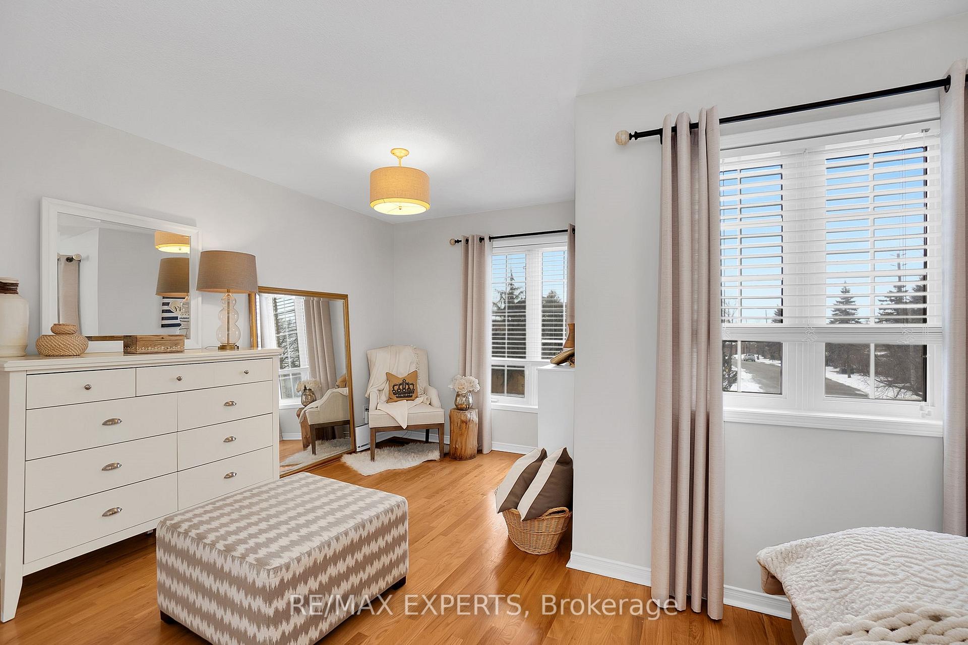 Photo 37 of 72 Giancola Crescent, Vaughan, Maple — HOMEH