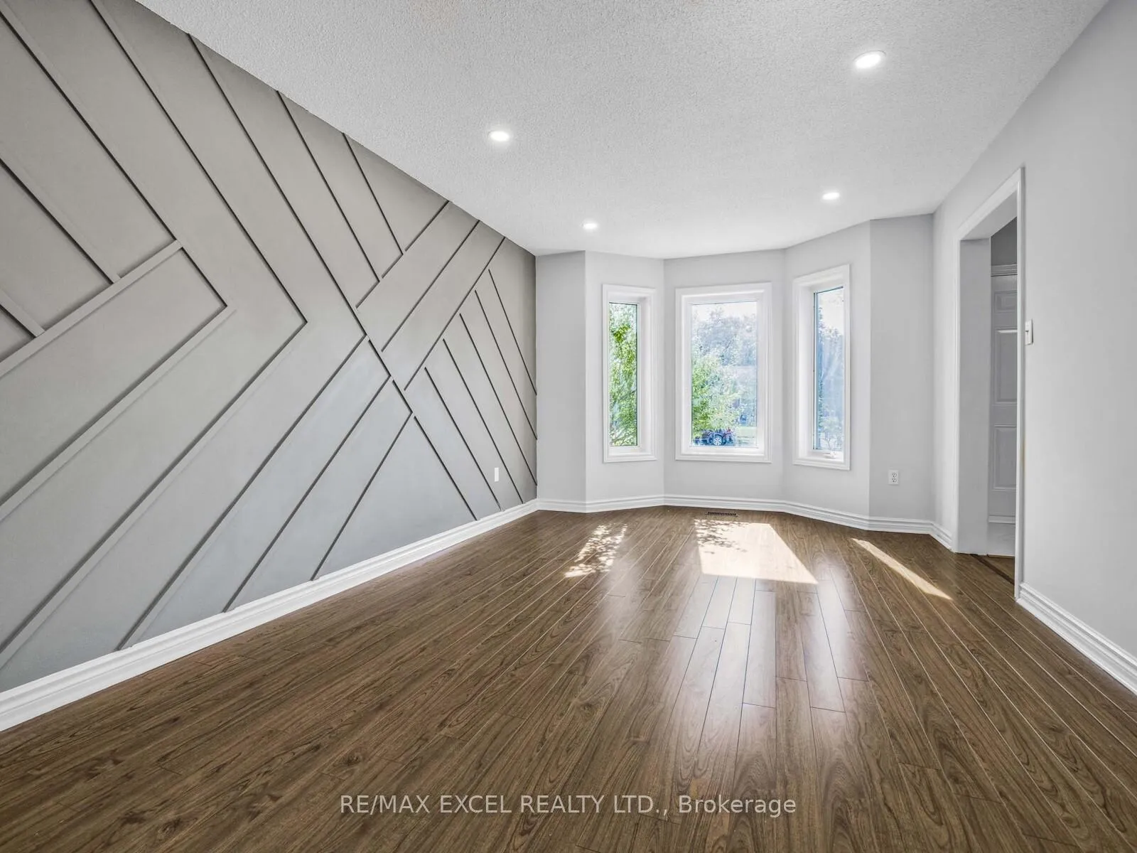 Photo 8 of 25 Golden Meadow Road, Barrie, Bayshore — HOMEH