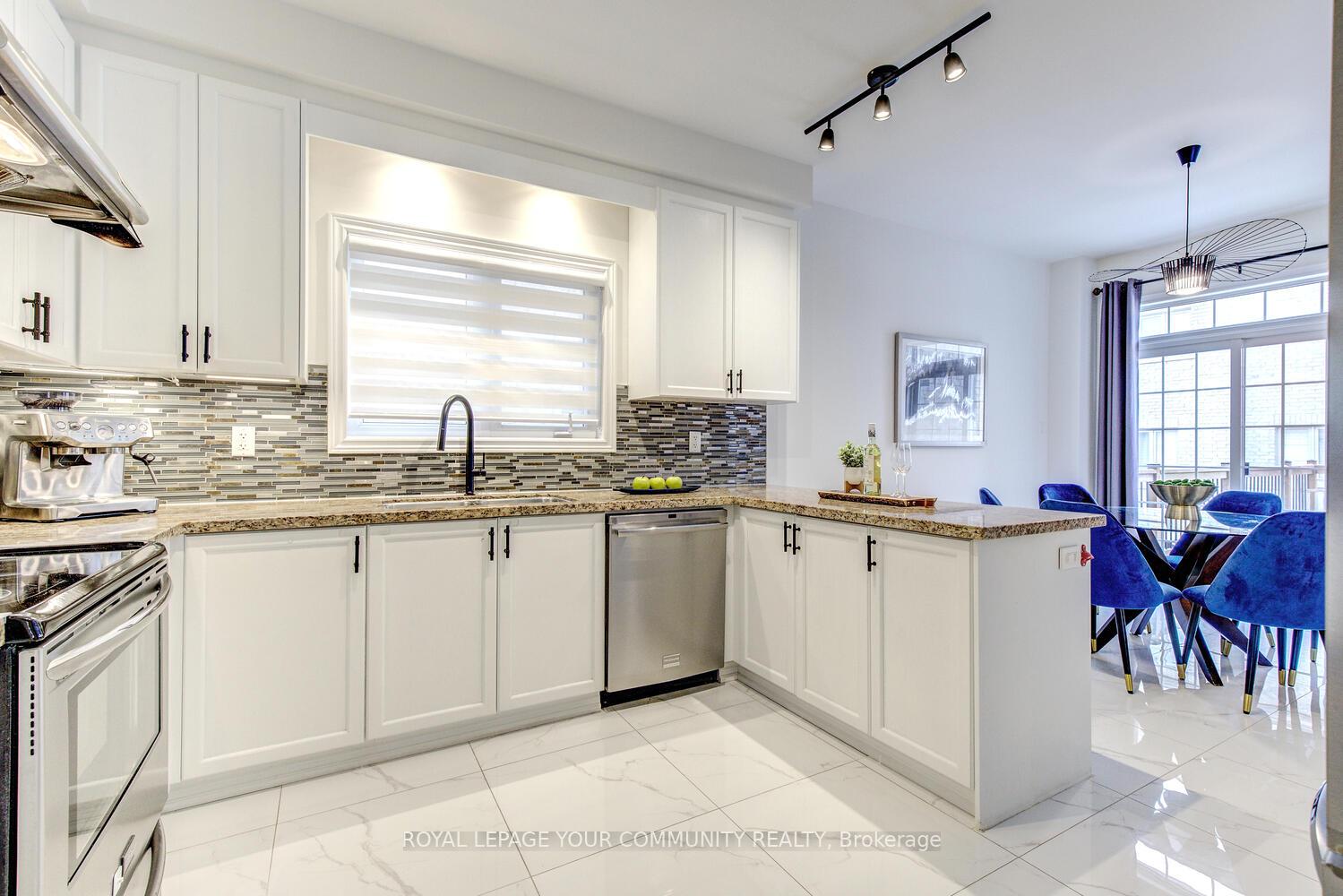 Photo 11 of 2 Lauderdale Drive, Vaughan, Patterson — HOMEH