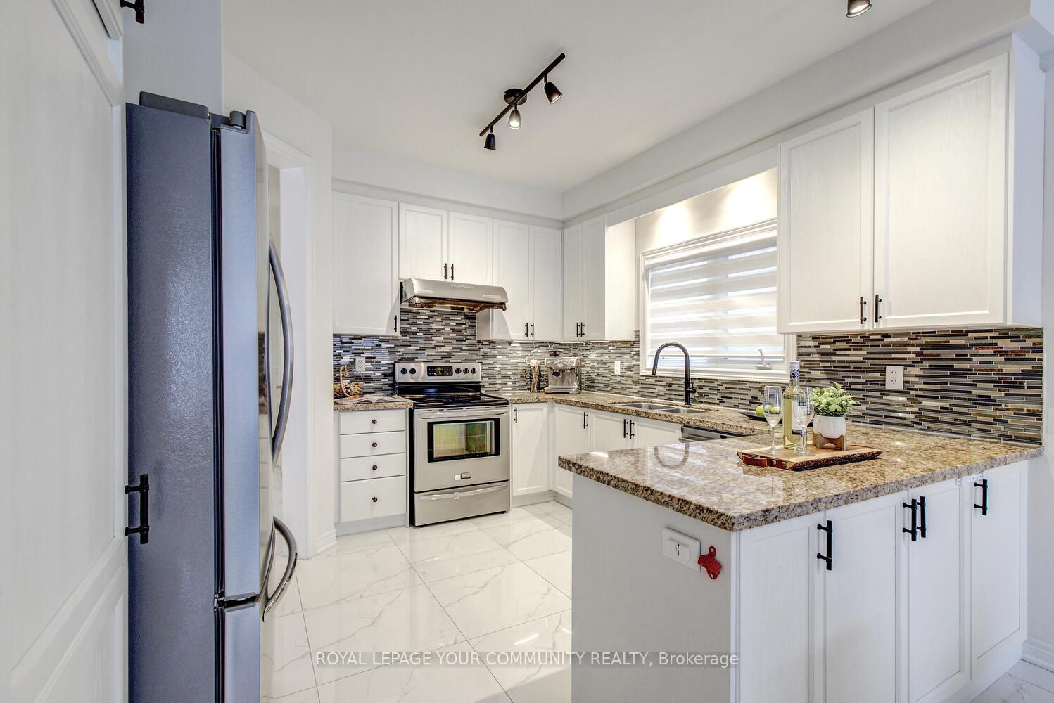 Photo 12 of 2 Lauderdale Drive, Vaughan, Patterson — HOMEH