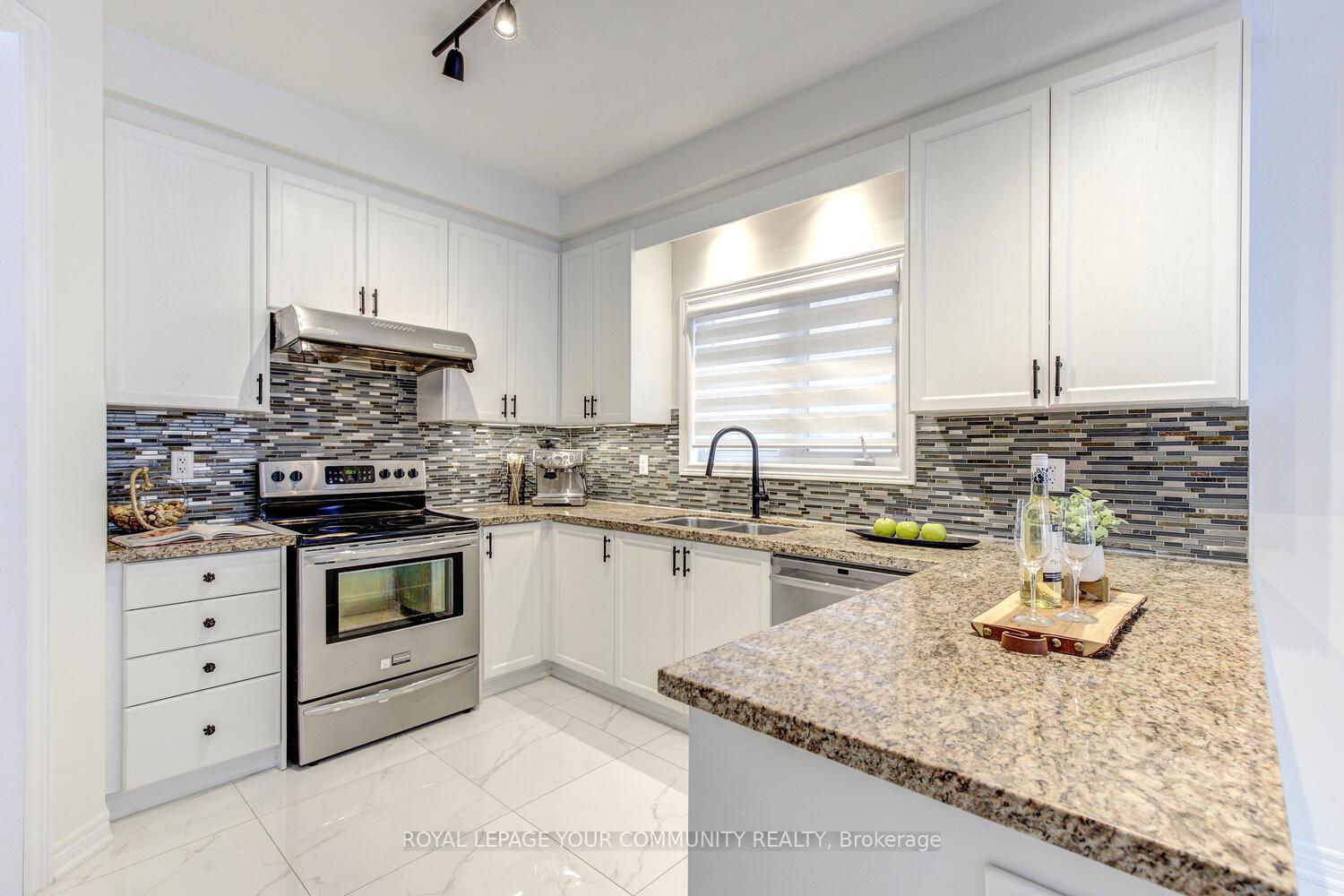 Photo 13 of 2 Lauderdale Drive, Vaughan, Patterson — HOMEH
