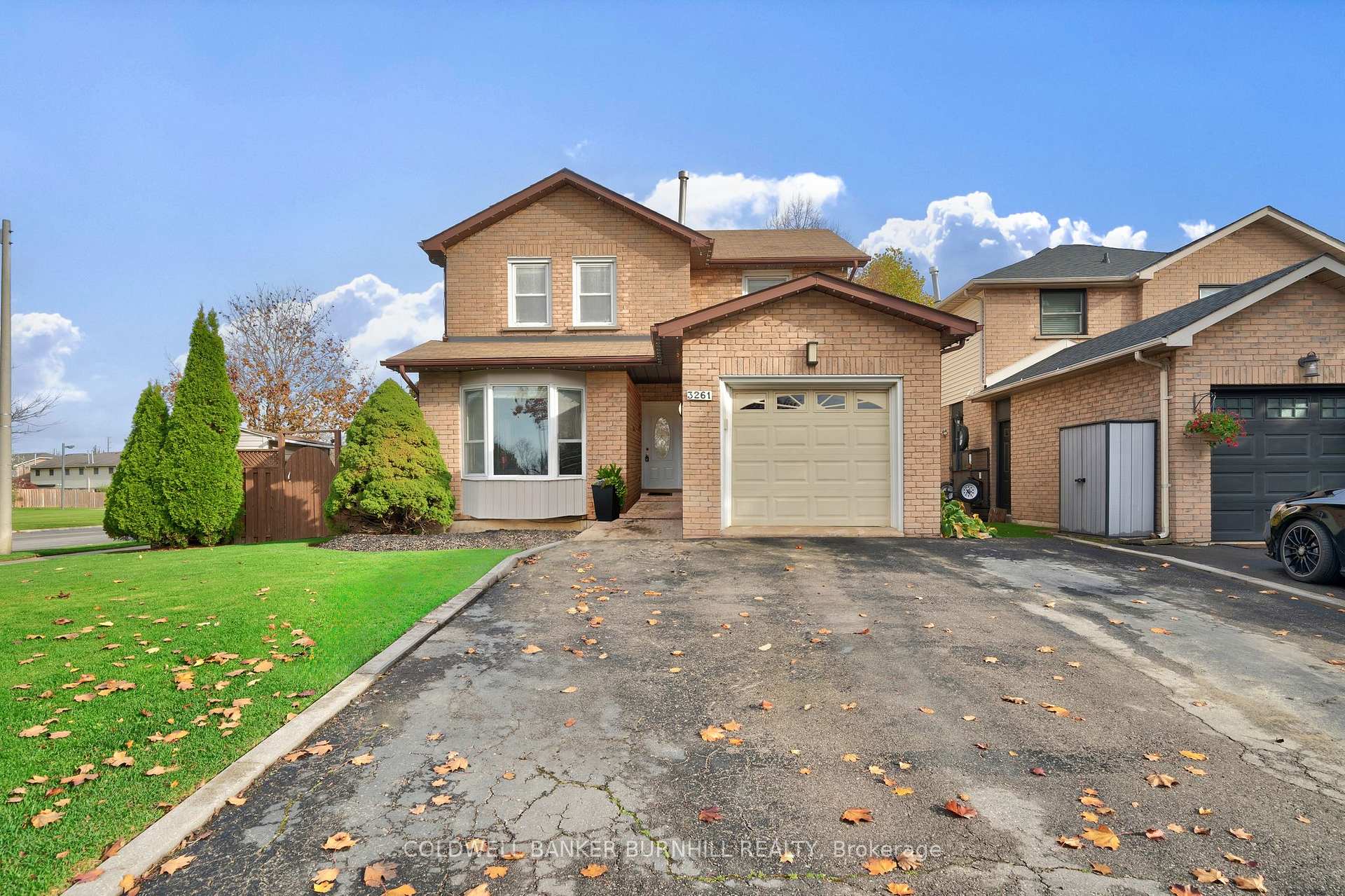 Front of 3261 Woodcroft Crescent