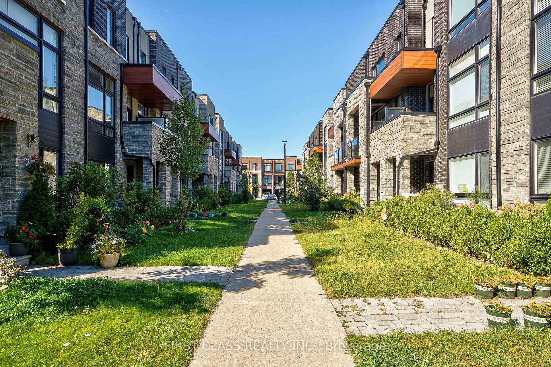 Photo 1 of 14 Mogul Road, Vaughan, Vellore Village — HOMEH