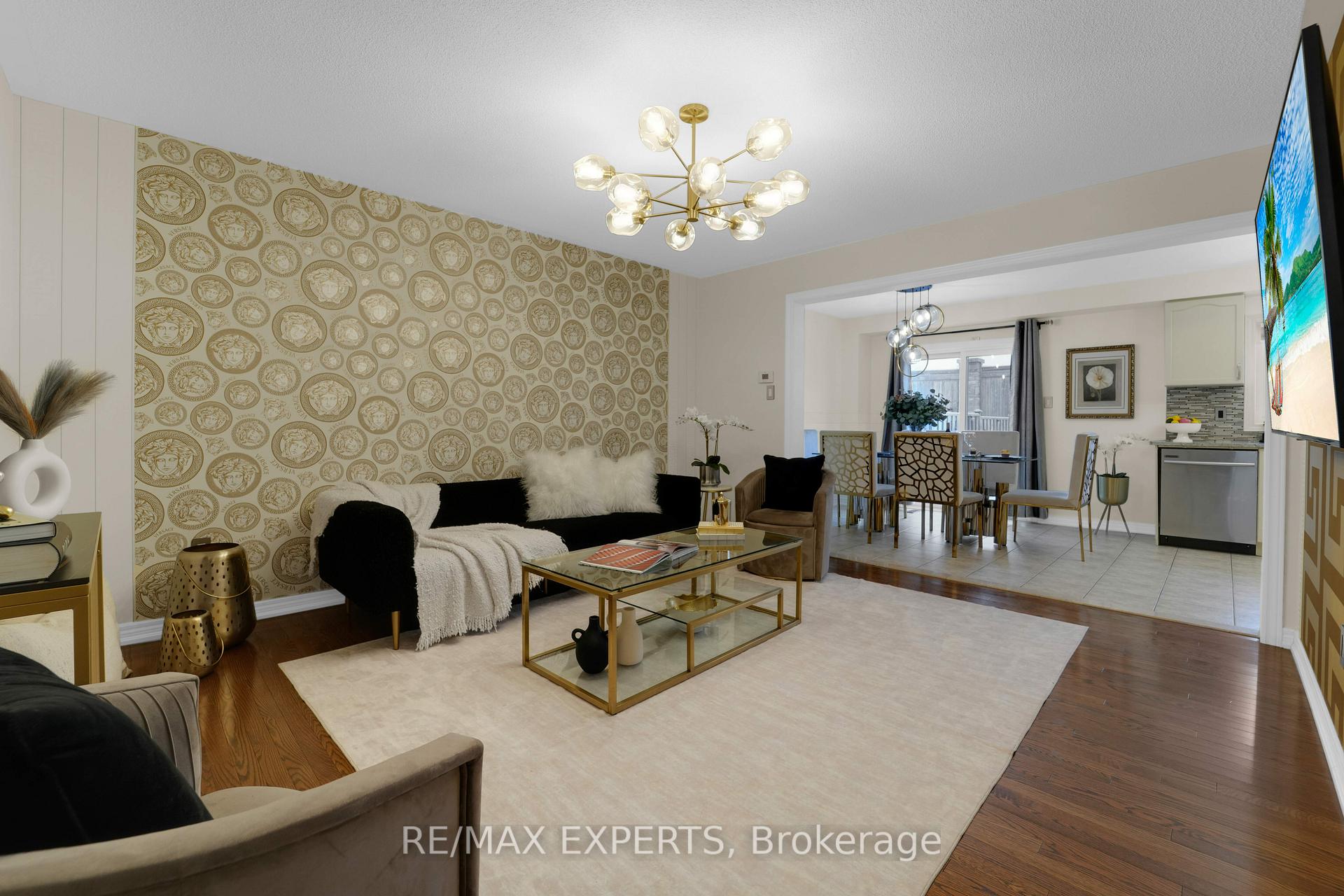Photo 6 of 24 Crestbank Court, Vaughan, Maple — HOMEH