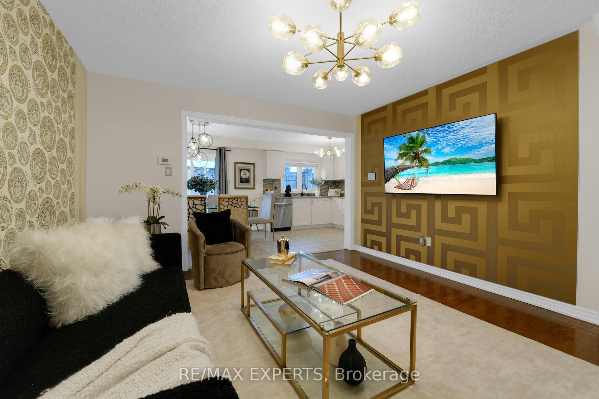 Photo 7 of 24 Crestbank Court, Vaughan, Maple — HOMEH