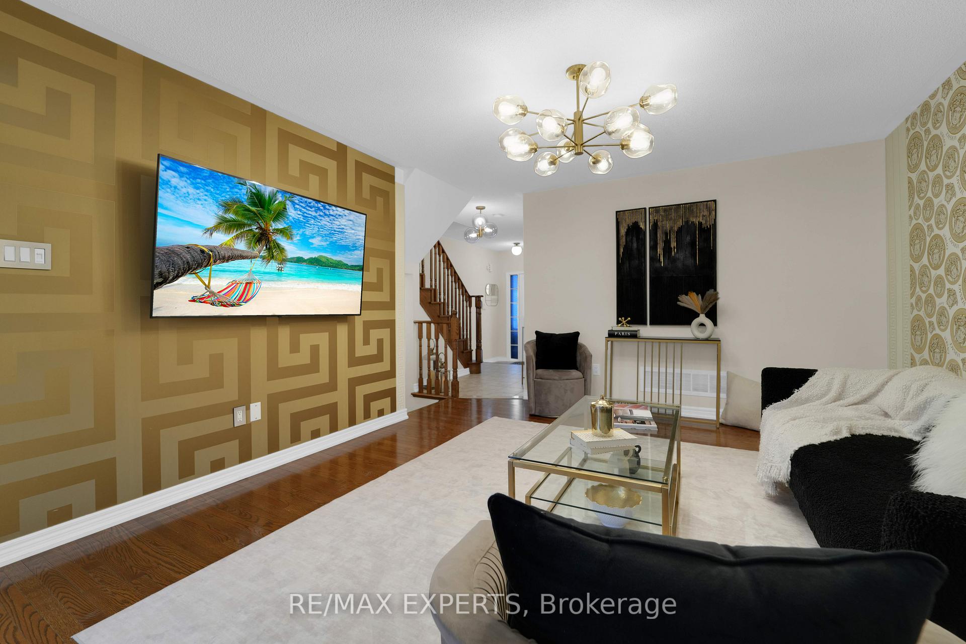 Photo 8 of 24 Crestbank Court, Vaughan, Maple — HOMEH