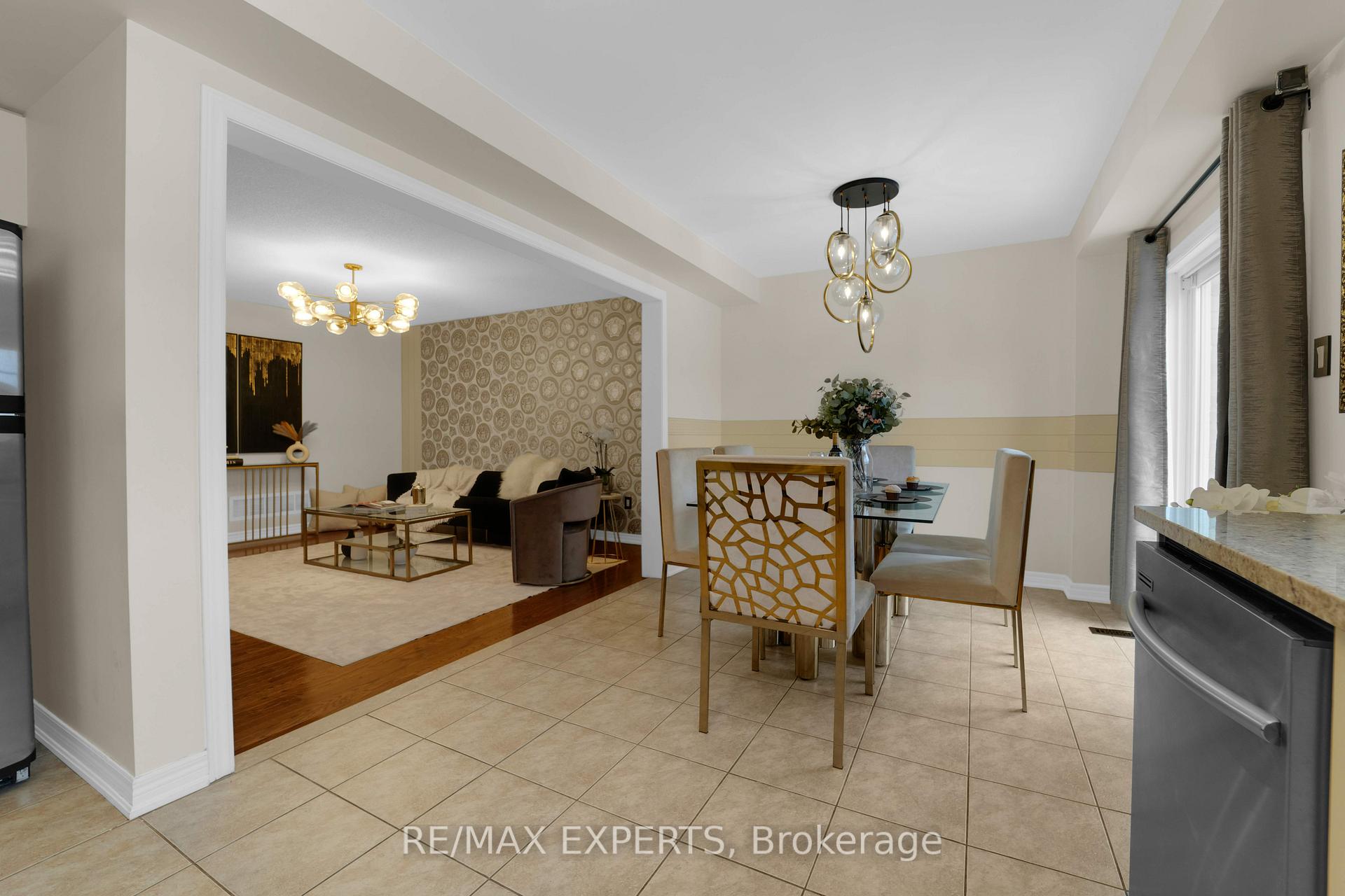 Photo 13 of 24 Crestbank Court, Vaughan, Maple — HOMEH