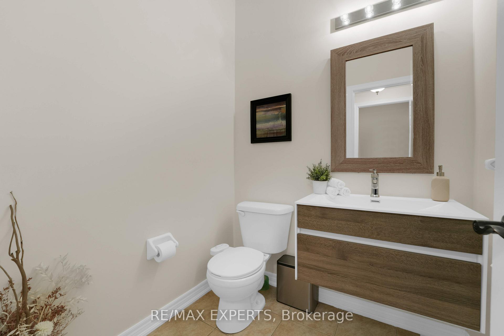 Photo 14 of 24 Crestbank Court, Vaughan, Maple — HOMEH