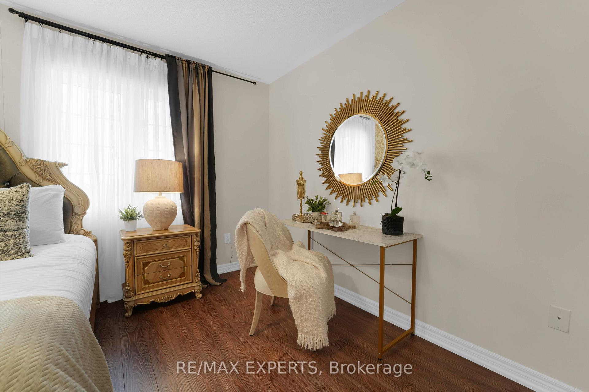 Photo 16 of 24 Crestbank Court, Vaughan, Maple — HOMEH