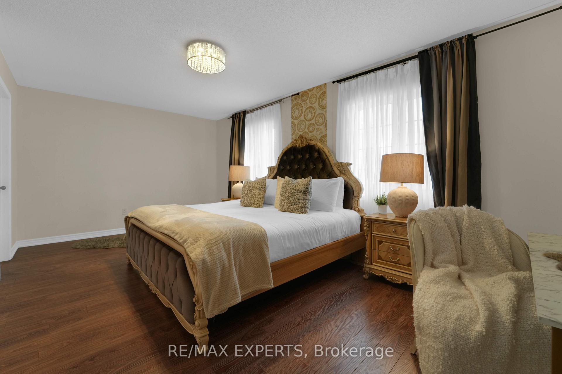 Photo 17 of 24 Crestbank Court, Vaughan, Maple — HOMEH
