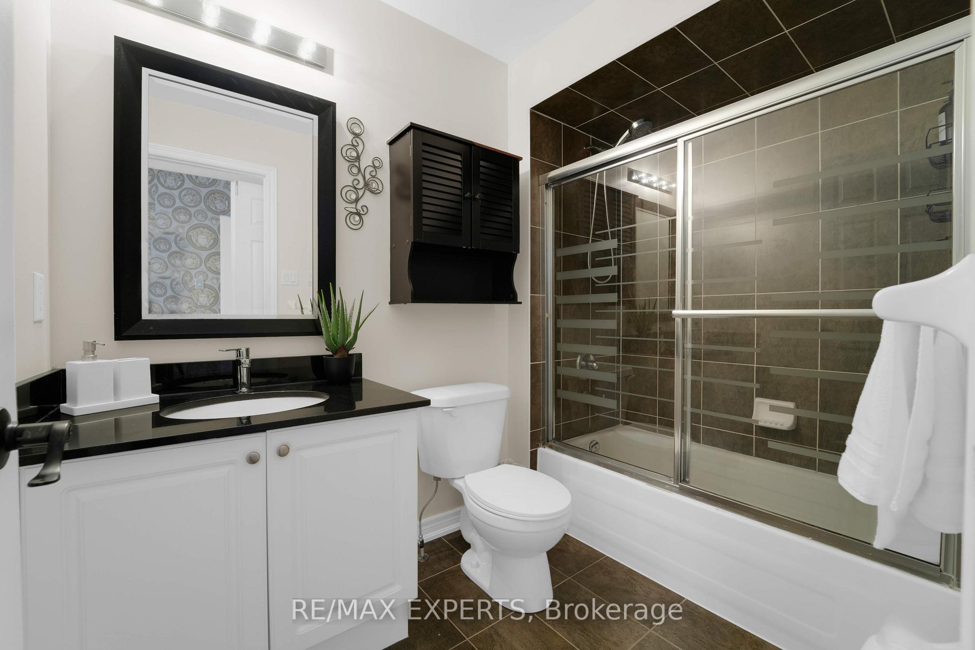 Photo 18 of 24 Crestbank Court, Vaughan, Maple — HOMEH