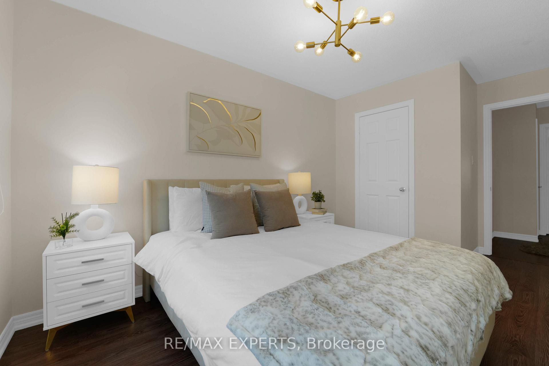 Photo 22 of 24 Crestbank Court, Vaughan, Maple — HOMEH