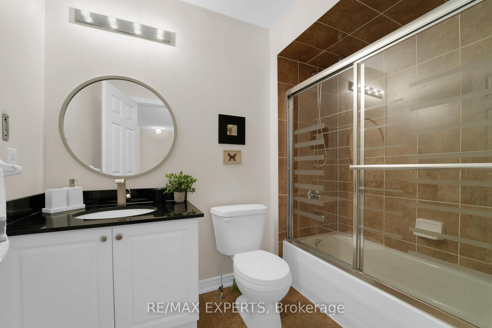 Photo 23 of 24 Crestbank Court, Vaughan, Maple — HOMEH