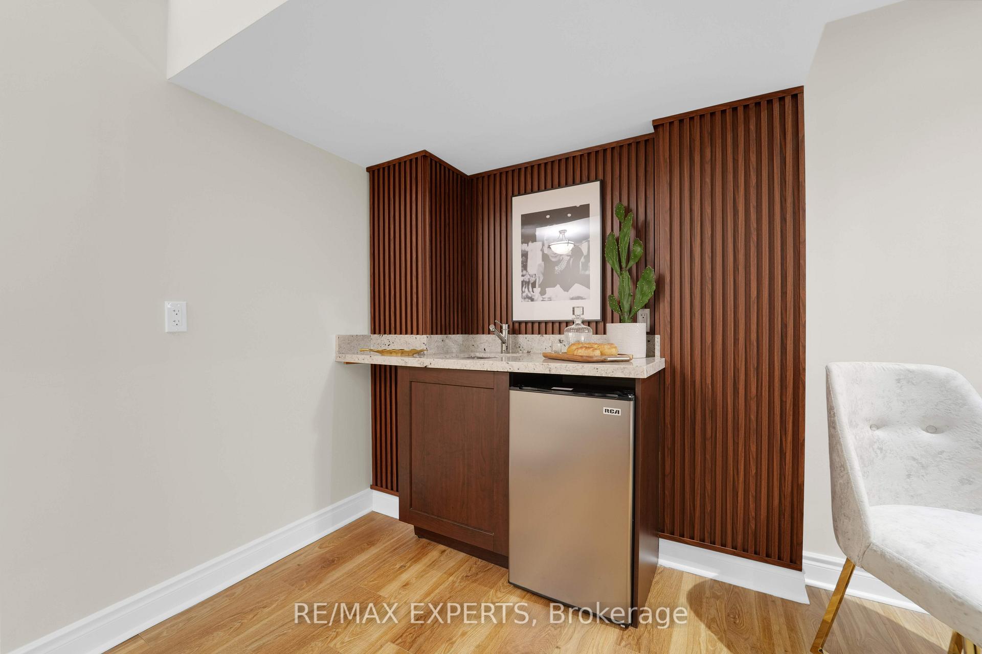 Photo 26 of 24 Crestbank Court, Vaughan, Maple — HOMEH