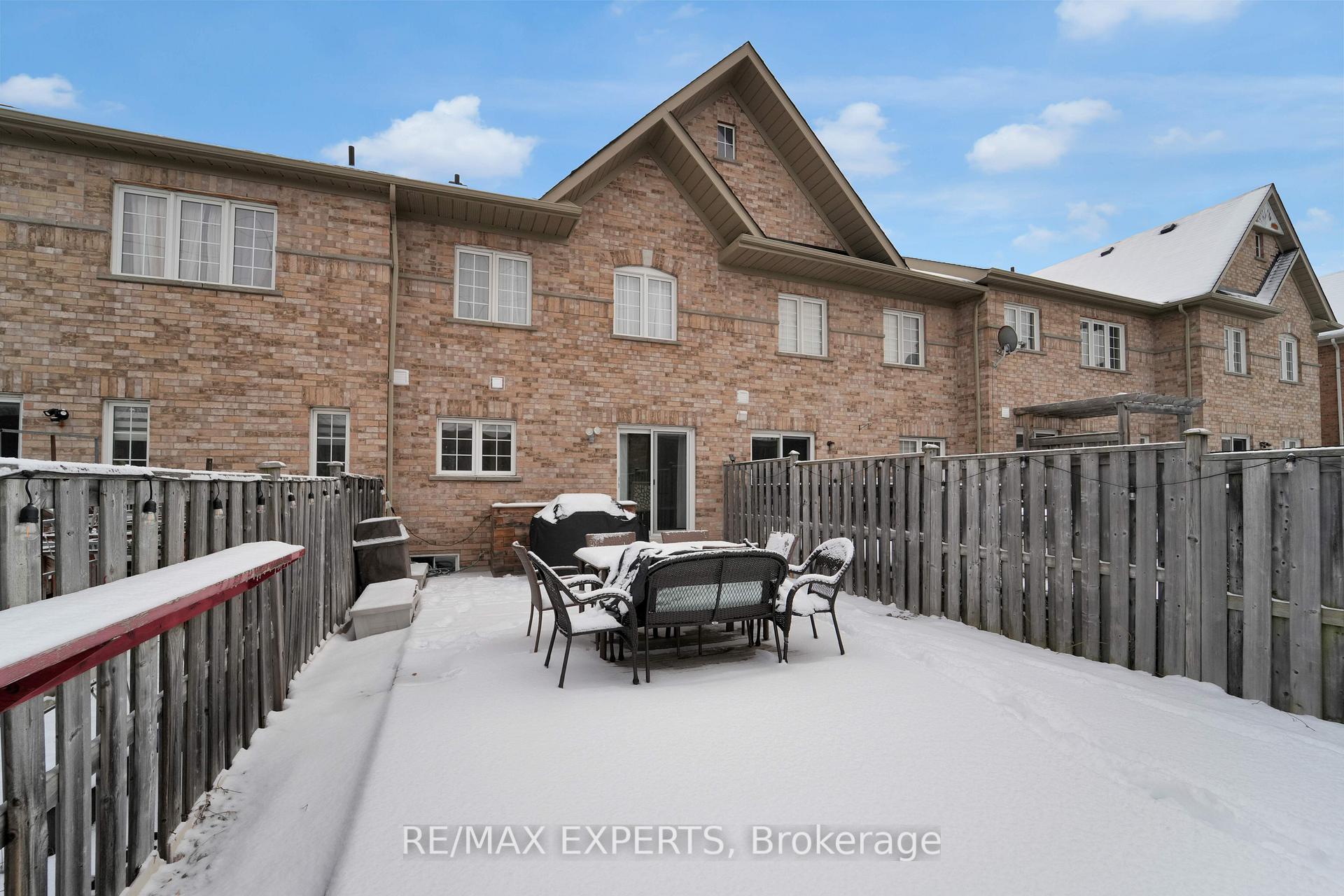 Photo 31 of 24 Crestbank Court, Vaughan, Maple — HOMEH