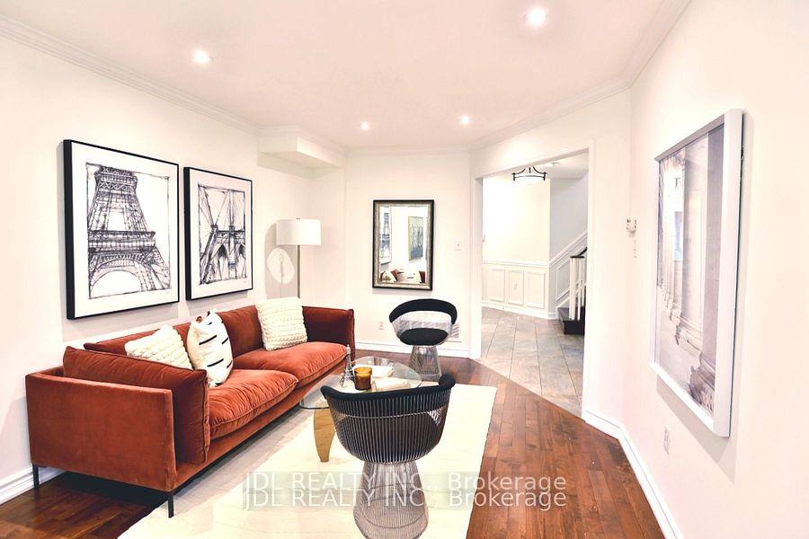Photo 4 of 135 Stonebriar Drive, Vaughan, Maple — HOMEH