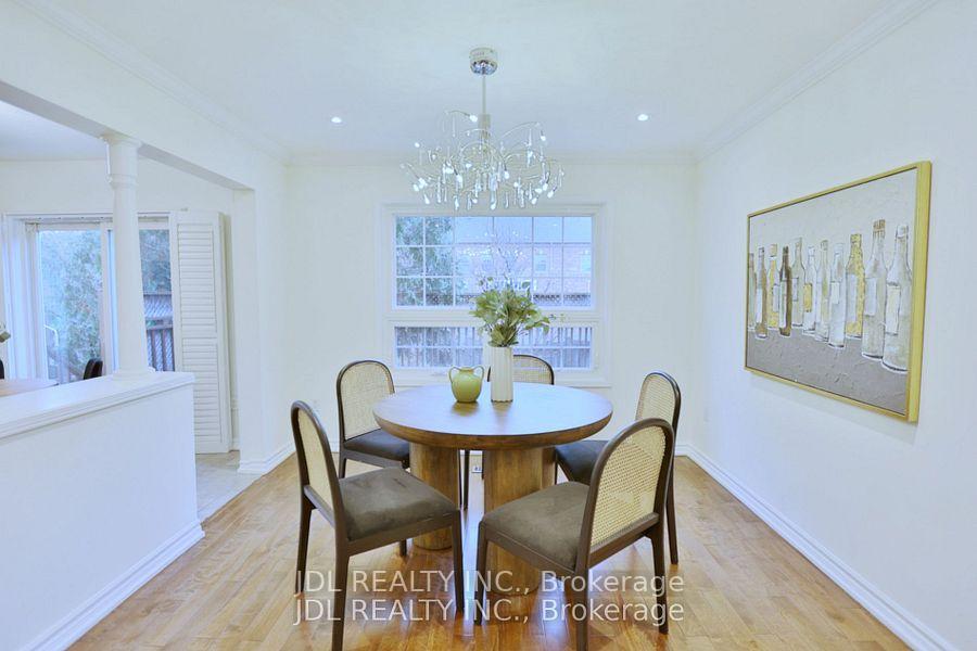Photo 5 of 135 Stonebriar Drive, Vaughan, Maple — HOMEH