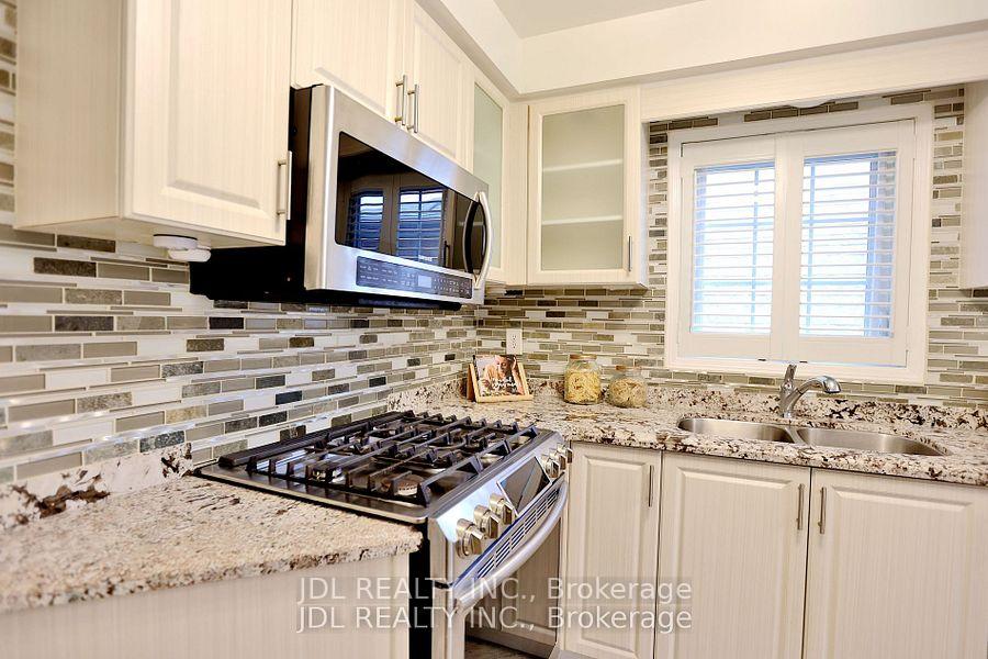 Photo 7 of 135 Stonebriar Drive, Vaughan, Maple — HOMEH