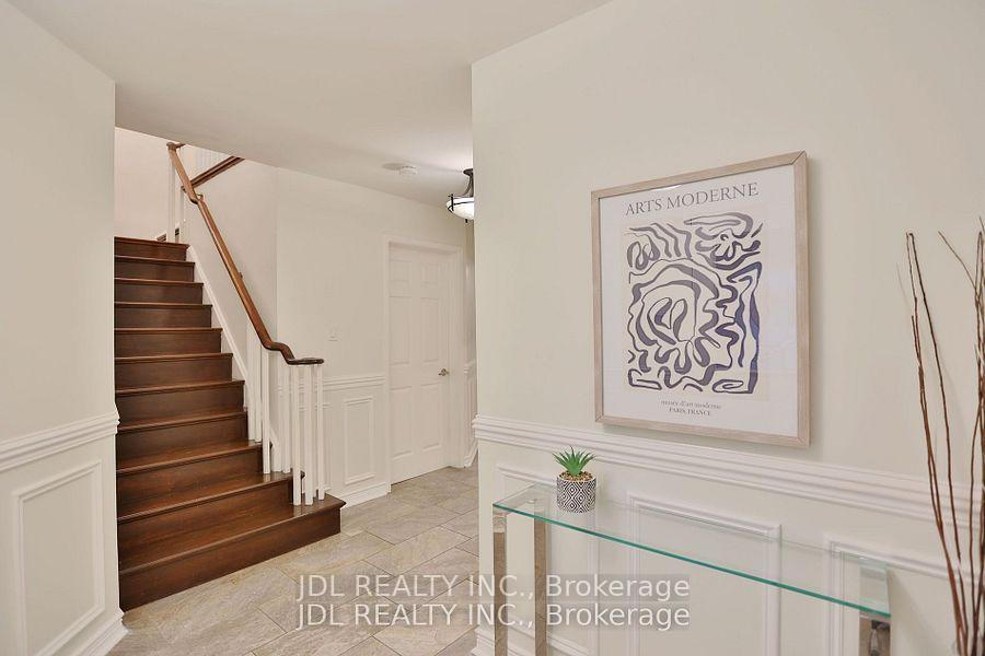 Photo 9 of 135 Stonebriar Drive, Vaughan, Maple — HOMEH