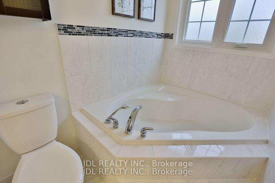 Photo 15 of 135 Stonebriar Drive, Vaughan, Maple — HOMEH