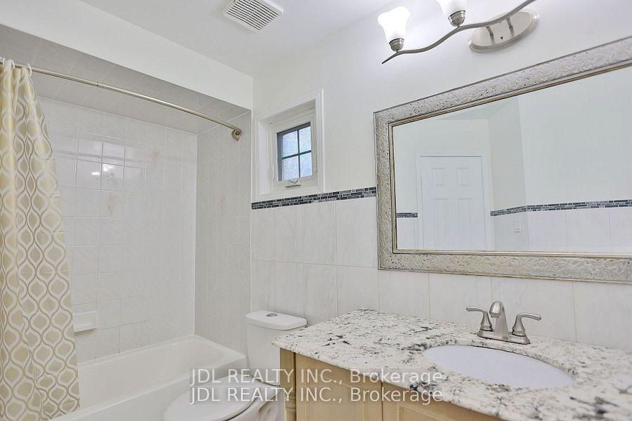 Photo 17 of 135 Stonebriar Drive, Vaughan, Maple — HOMEH