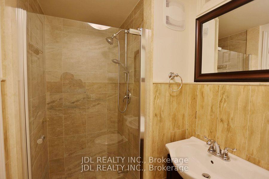 Photo 22 of 135 Stonebriar Drive, Vaughan, Maple — HOMEH