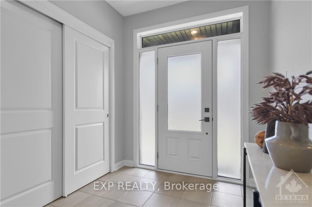 Photo 2 of 802 Cappamore Drive, Ottawa, Barrhaven - Half Moon Bay — HOMEH