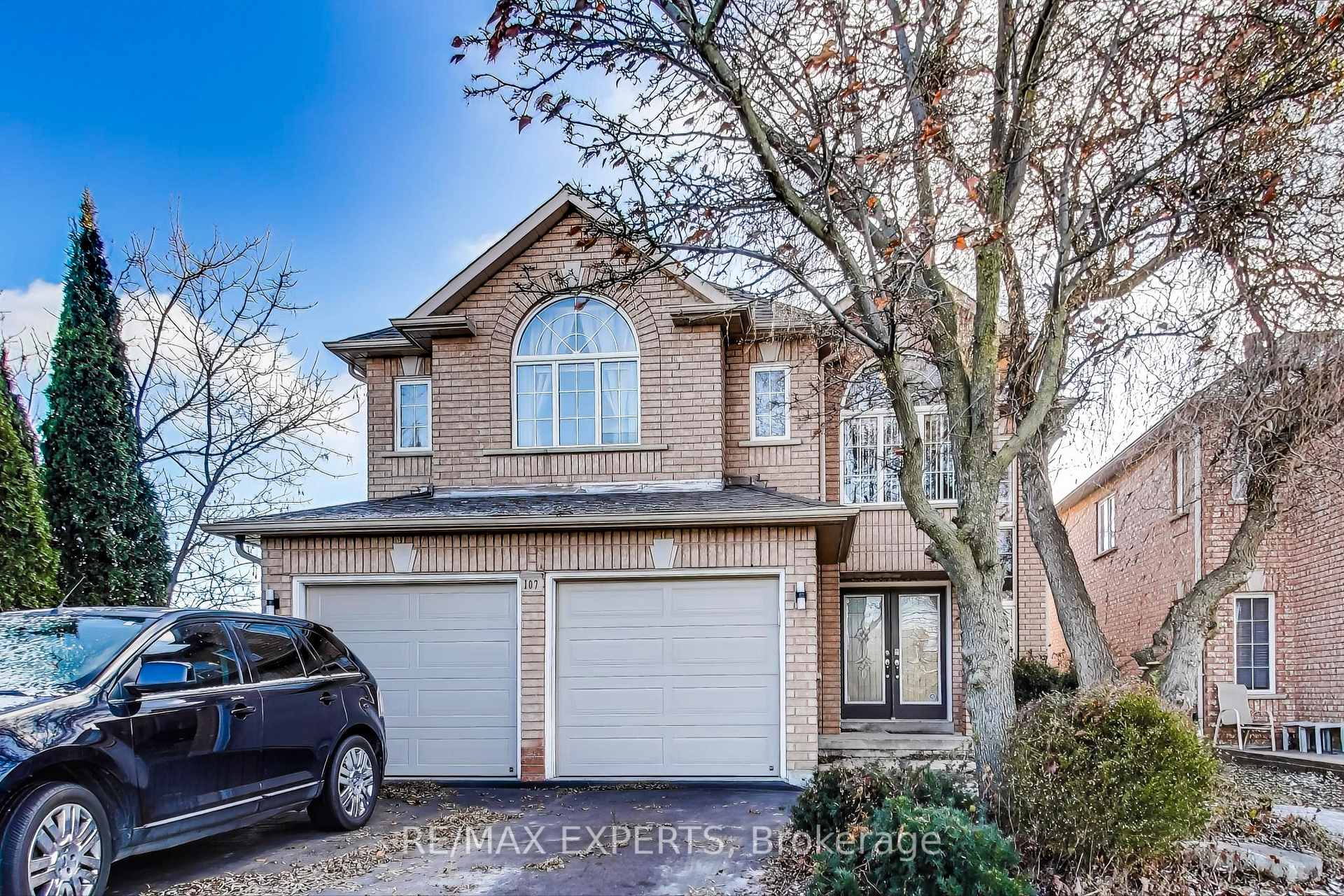 Photo 2 of 107 Princeton Gate, Vaughan, Maple — HOMEH