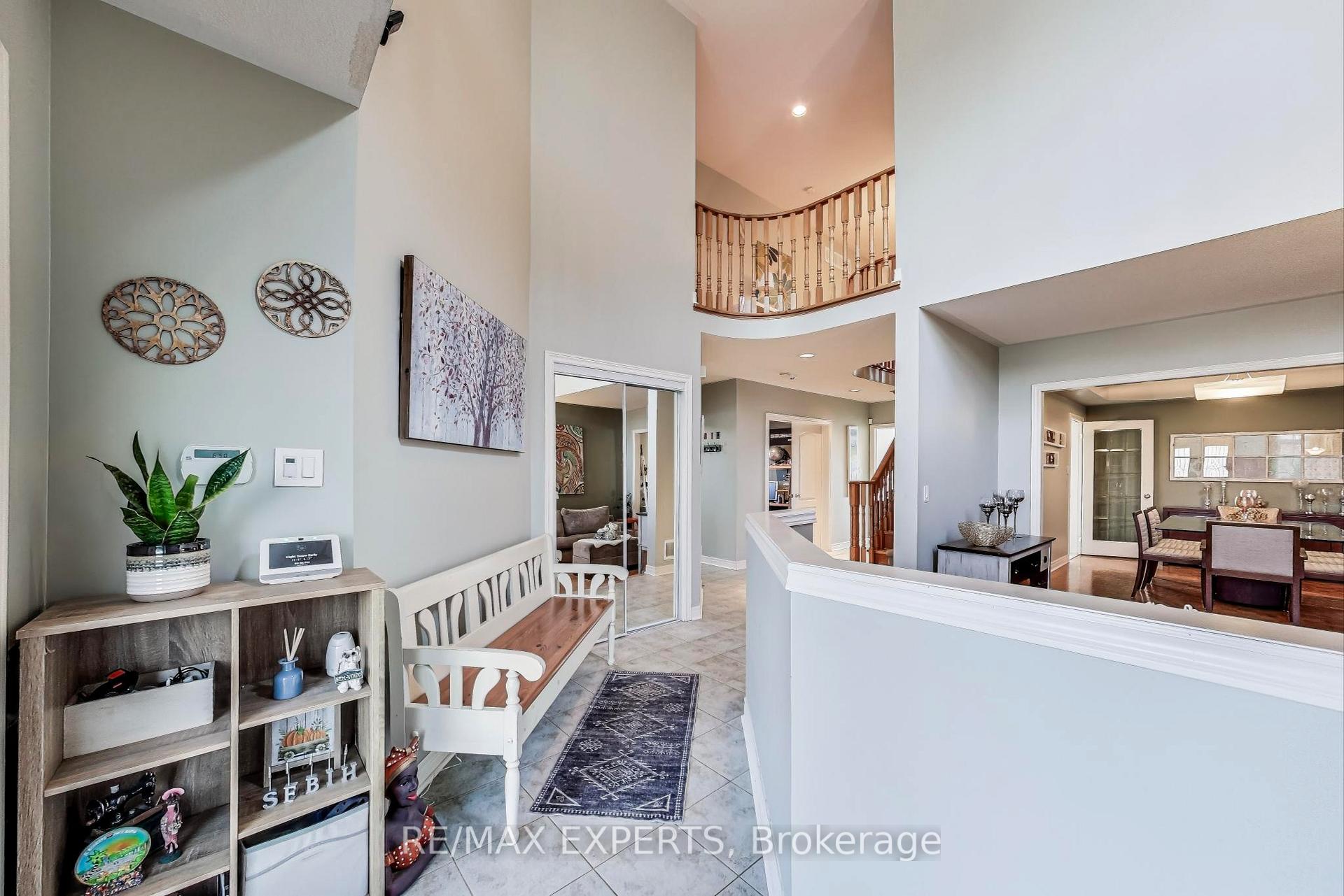 Photo 3 of 107 Princeton Gate, Vaughan, Maple — HOMEH