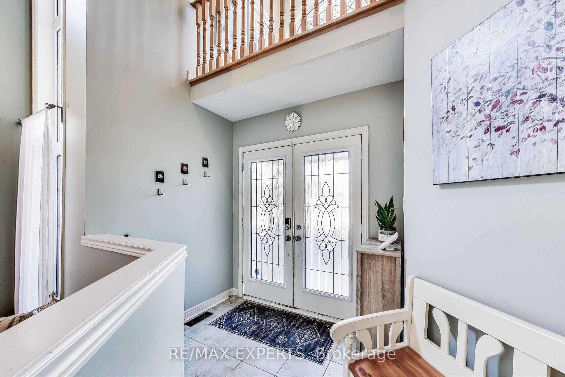 Photo 4 of 107 Princeton Gate, Vaughan, Maple — HOMEH