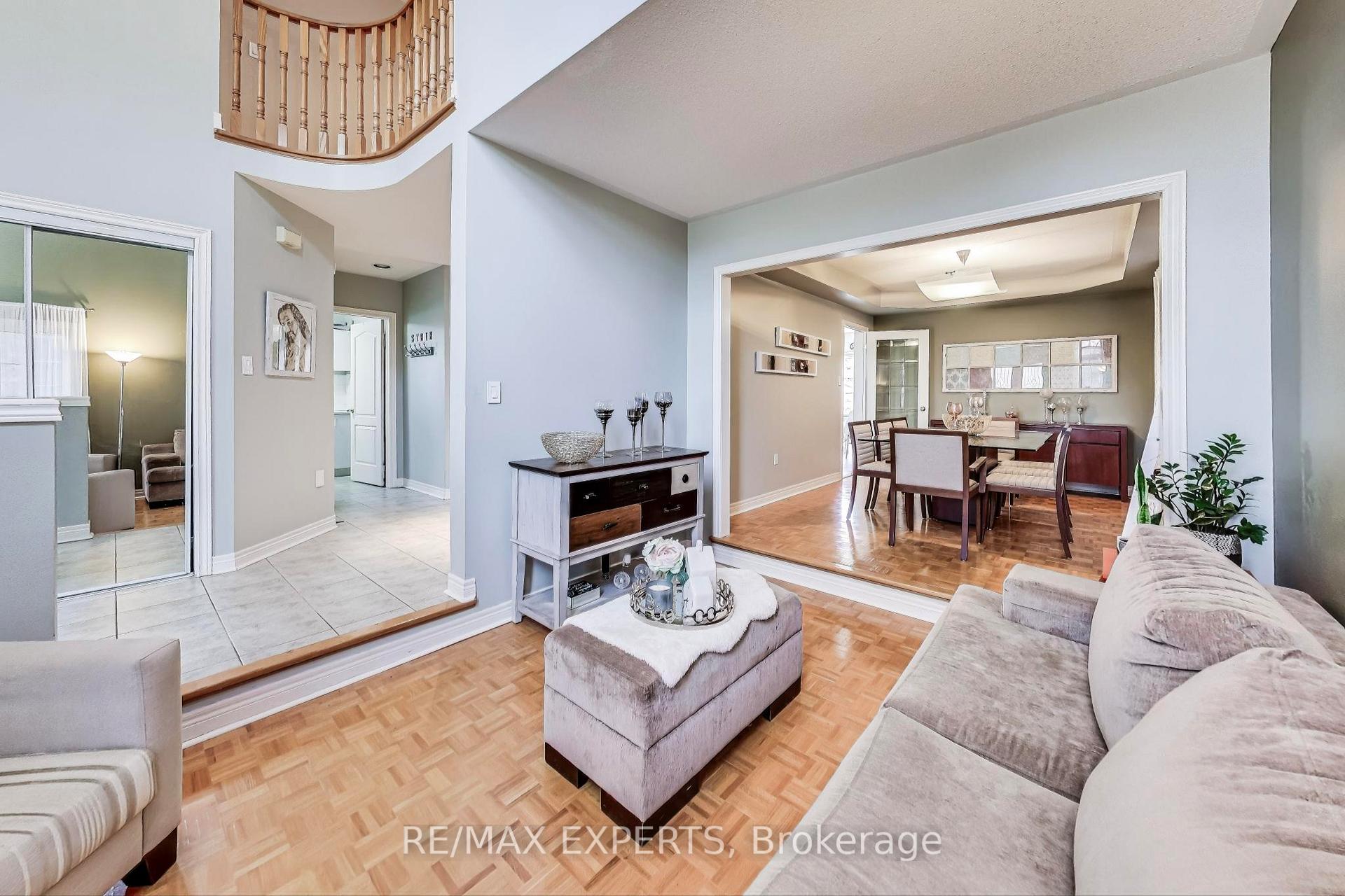 Photo 5 of 107 Princeton Gate, Vaughan, Maple — HOMEH