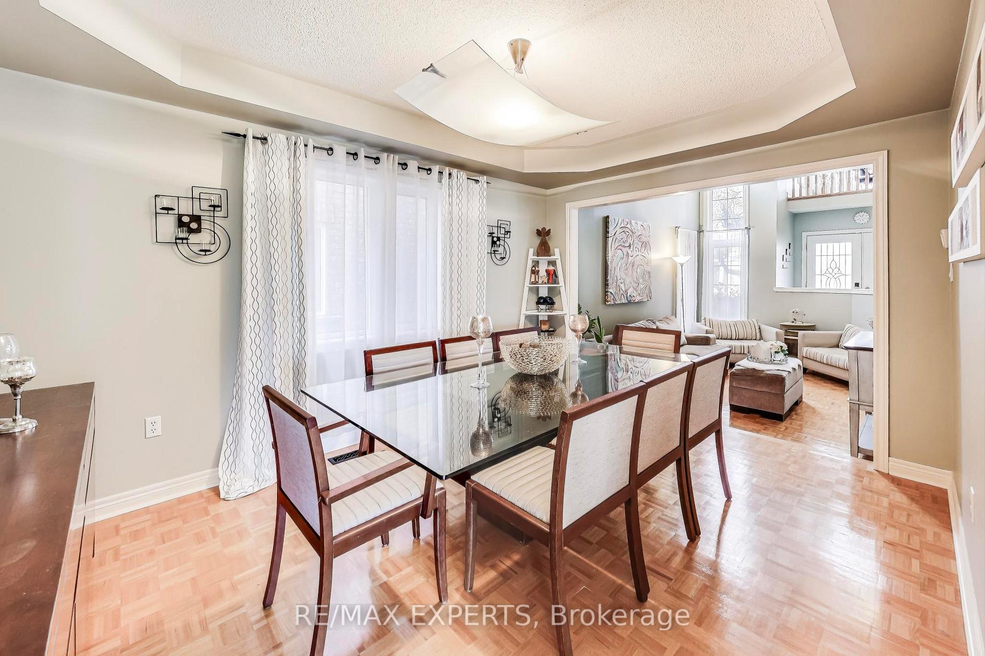 Photo 7 of 107 Princeton Gate, Vaughan, Maple — HOMEH