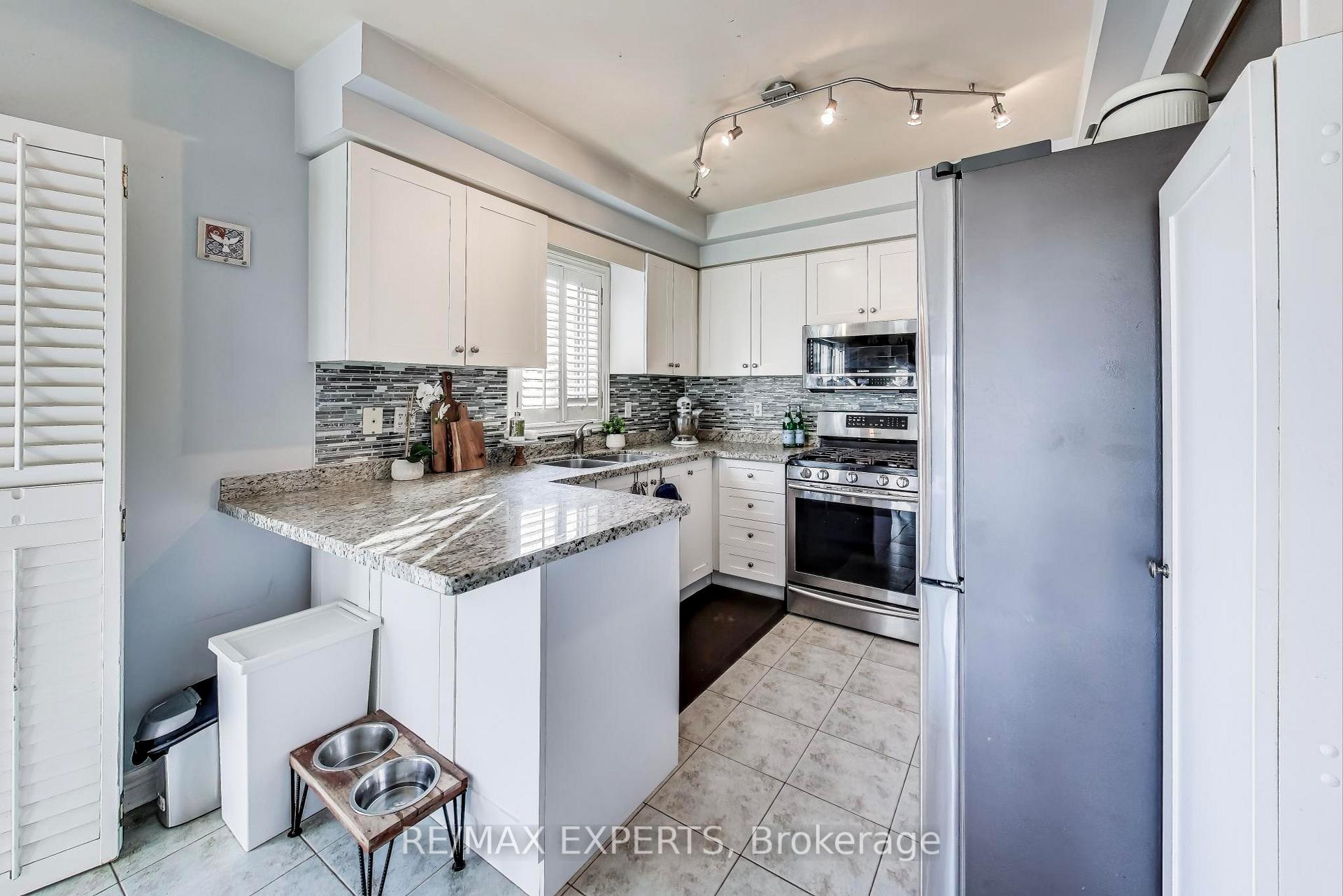 Photo 8 of 107 Princeton Gate, Vaughan, Maple — HOMEH