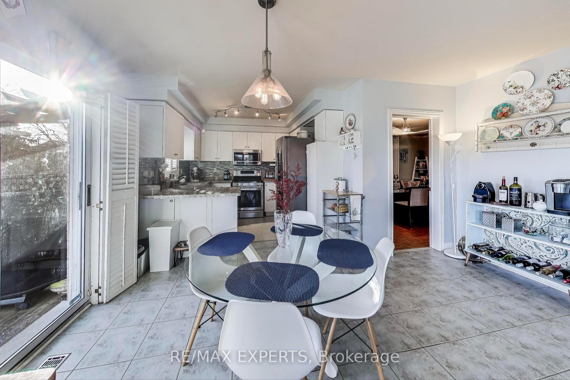 Photo 11 of 107 Princeton Gate, Vaughan, Maple — HOMEH