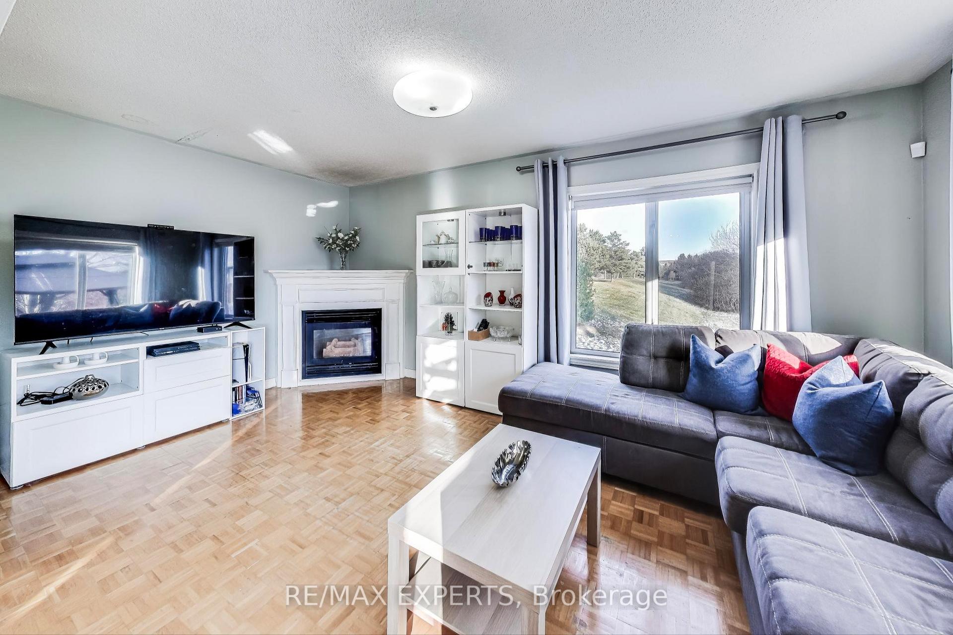 Photo 12 of 107 Princeton Gate, Vaughan, Maple — HOMEH