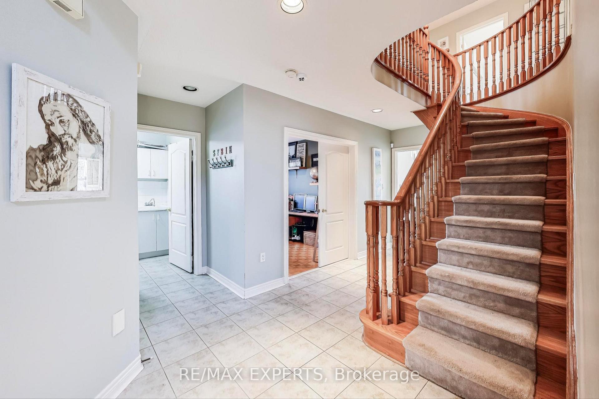 Photo 14 of 107 Princeton Gate, Vaughan, Maple — HOMEH