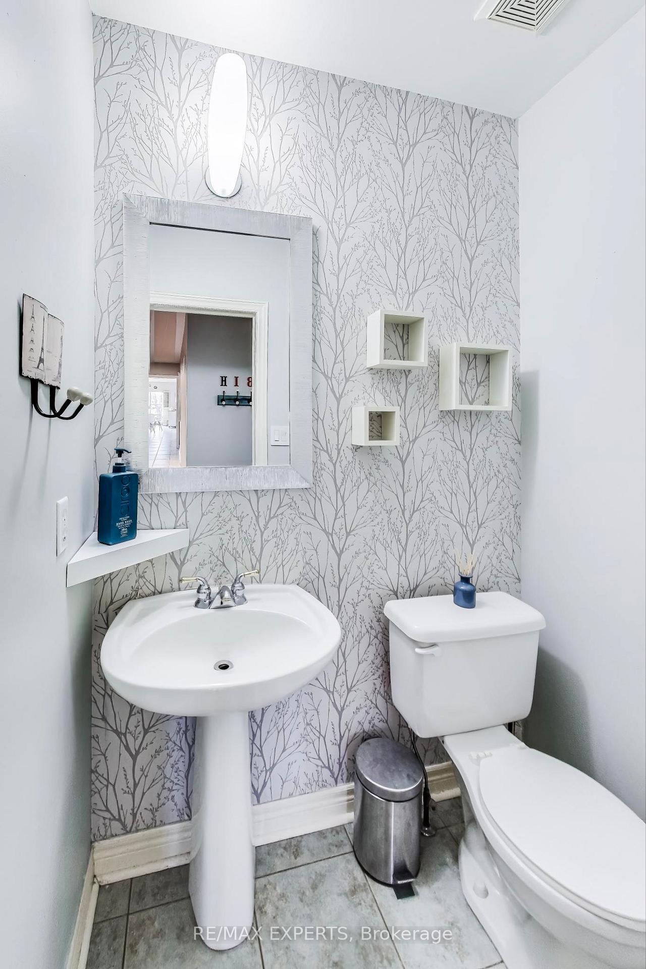 Photo 16 of 107 Princeton Gate, Vaughan, Maple — HOMEH