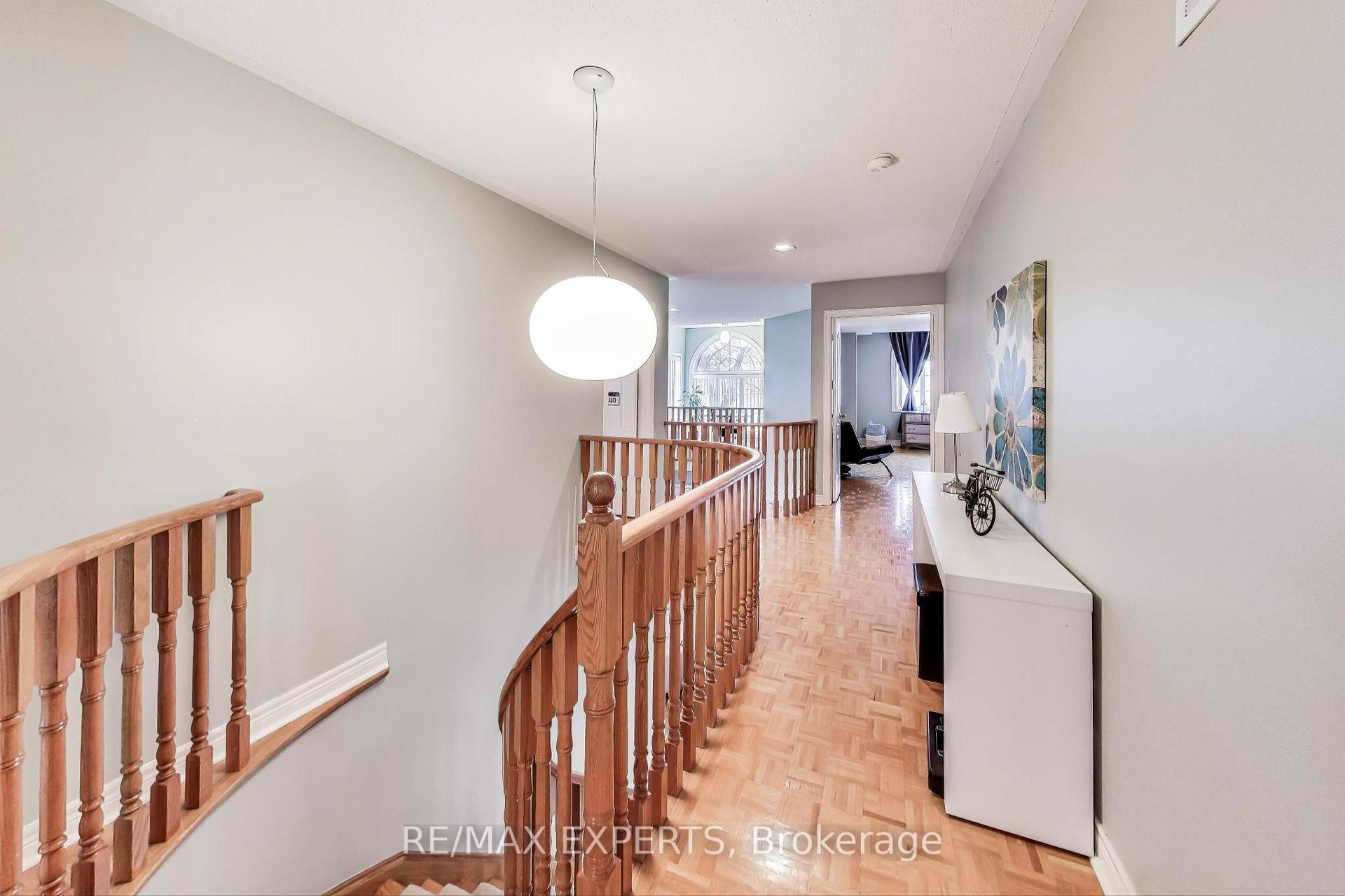 Photo 18 of 107 Princeton Gate, Vaughan, Maple — HOMEH
