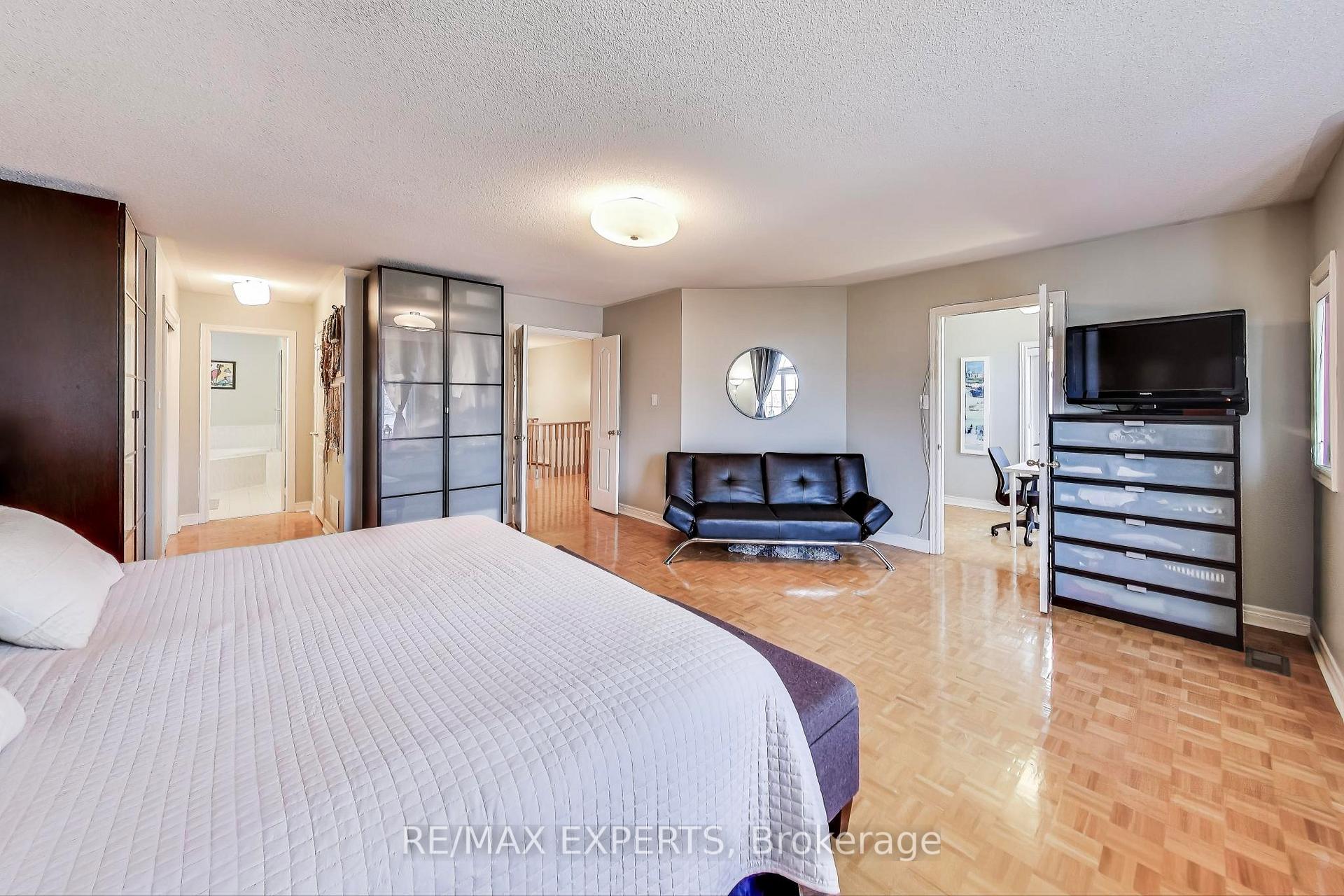 Photo 20 of 107 Princeton Gate, Vaughan, Maple — HOMEH