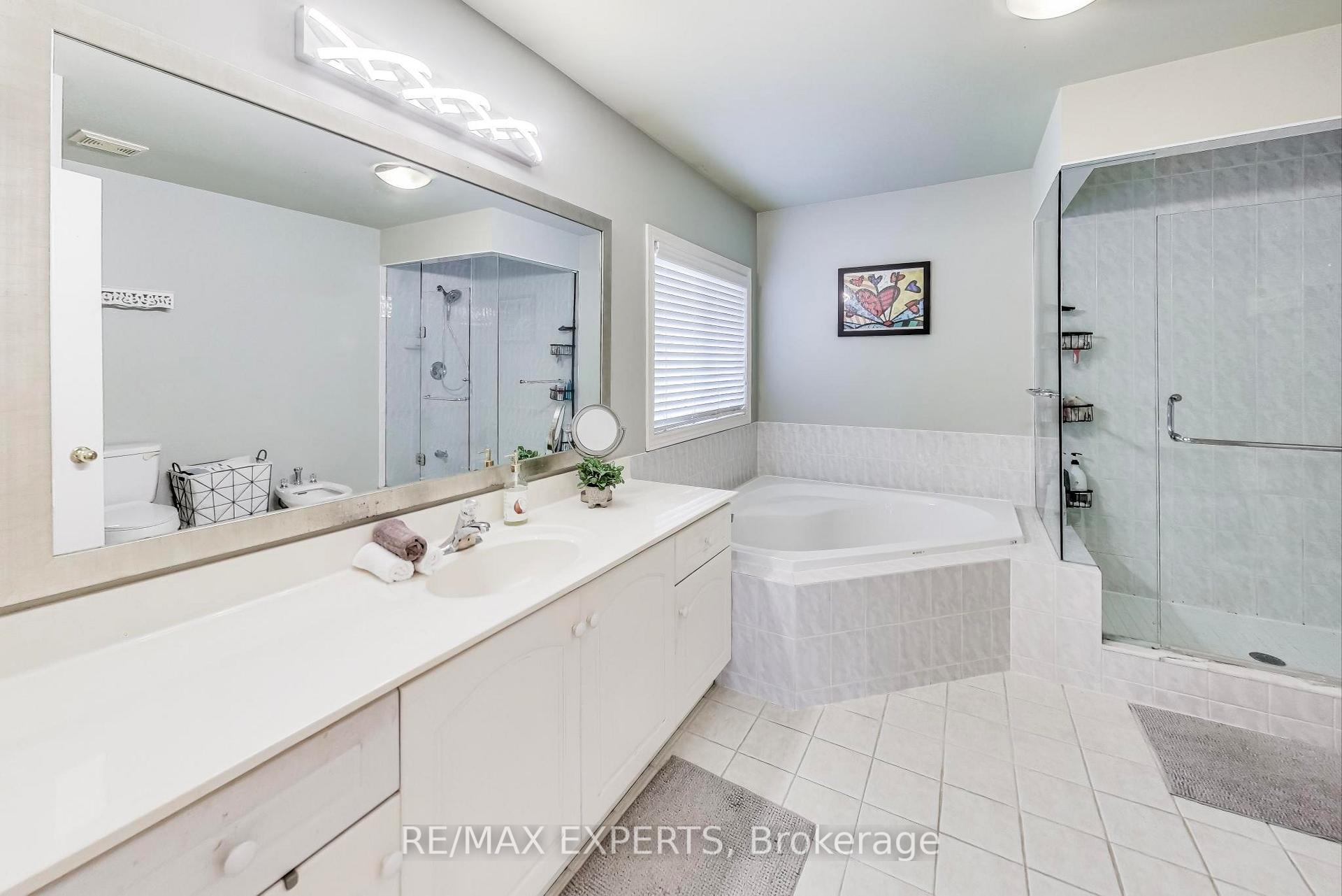 Photo 21 of 107 Princeton Gate, Vaughan, Maple — HOMEH